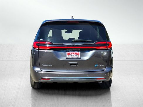Used 2022 Chrysler Pacifica Limited image 5