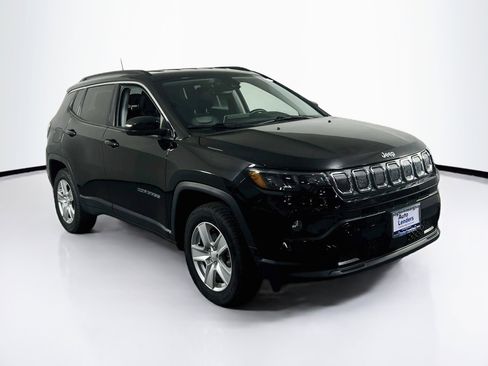 Used 2022 Jeep Compass Latitude w/ Convenience Group AWD/4WD image 3