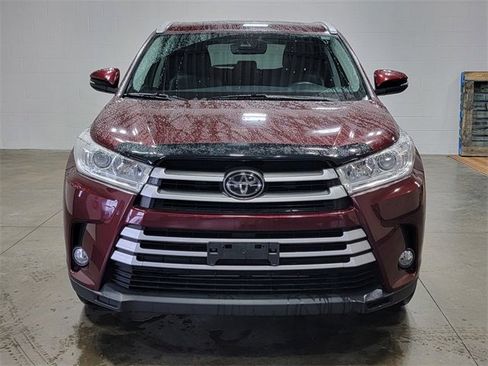 Used 2017 Toyota Highlander XLE image 3