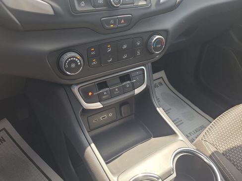 Used 2024 GMC Terrain SLE FWD image 31