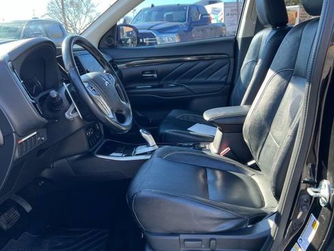 Used 2018 Mitsubishi Outlander SEL image 11