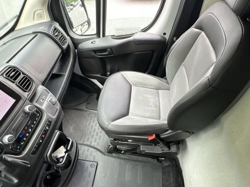 Used 2025 RAM ProMaster 2500 w/ Convenience Group FWD image 14