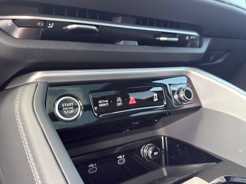 Used 2025 Audi Q5 Premium w/ Convenience Package AWD/4WD image 18