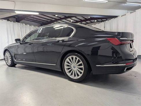 Used 2022 BMW 740i image 4