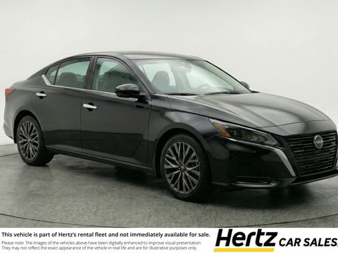 Used 2025 Nissan Altima 2.5 SV FWD image 1