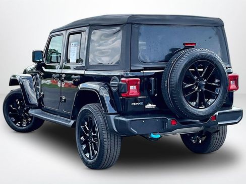 Used 2022 Jeep Wrangler Unlimited Sahara AWD/4WD image 5