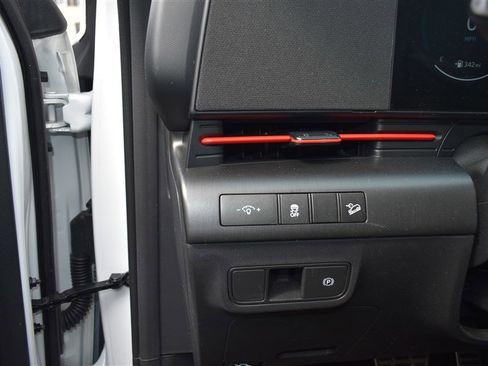 Used 2023 Nissan Rogue S AWD/4WD image 38