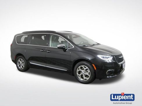 Used 2023 Chrysler Pacifica Limited w/ Uconnect Theater Family Group AWD/4WD image 1