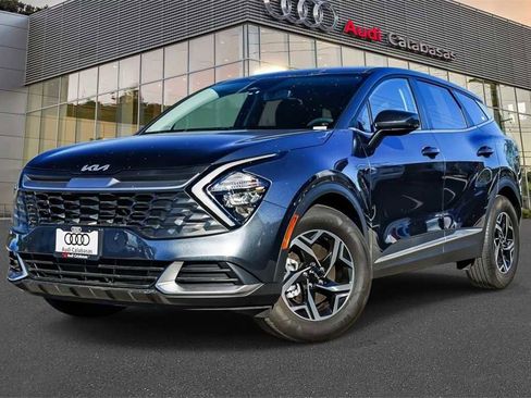 Used 2023 Kia Sportage LX image 1