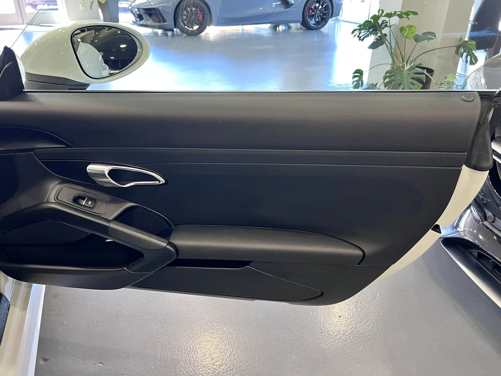 Used 2018 Porsche 718 Boxster RWD image 18
