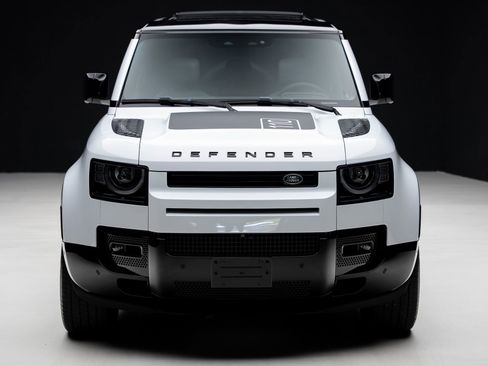 Used 2023 Land Rover Defender 110 AWD/4WD image 7