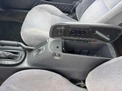 Used 1998 Chrysler Sebring JX image 8