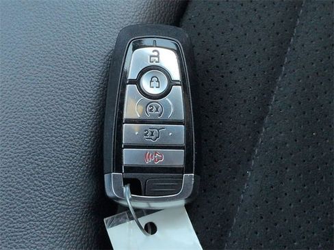 Certified 2023 Ford Edge ST-Line image 28