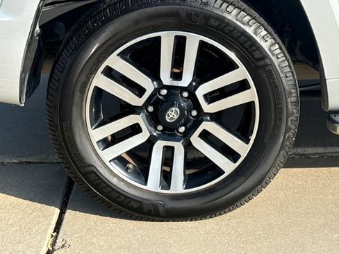 Used 2016 Toyota 4Runner Limited AWD/4WD image 9