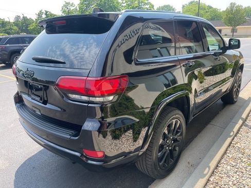 Certified 2022 Jeep Grand Cherokee Laredo X image 11
