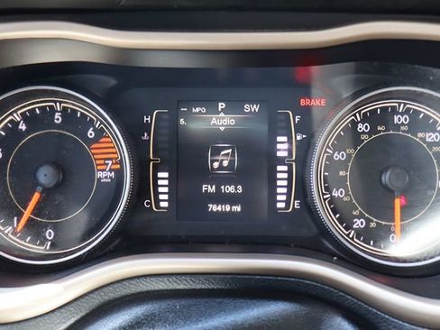 Used 2016 Jeep Cherokee Sport FWD image 42