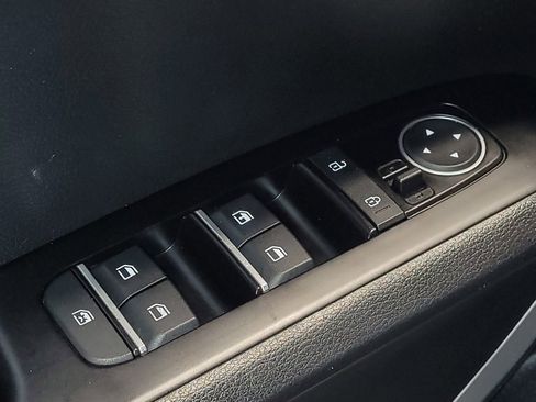 Used 2025 Kia Soul LX w/ LX Technology Package FWD image 27