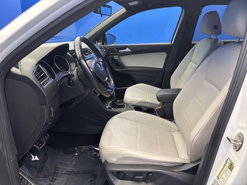 Used 2020 Volkswagen Tiguan SE R-Line FWD image 12