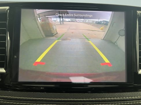 Used 2023 Chrysler Pacifica Touring-L FWD image 21