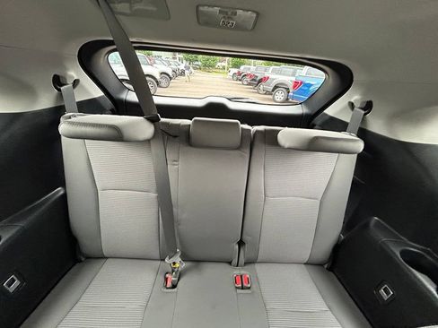 Used 2023 Toyota Highlander LE AWD/4WD image 18