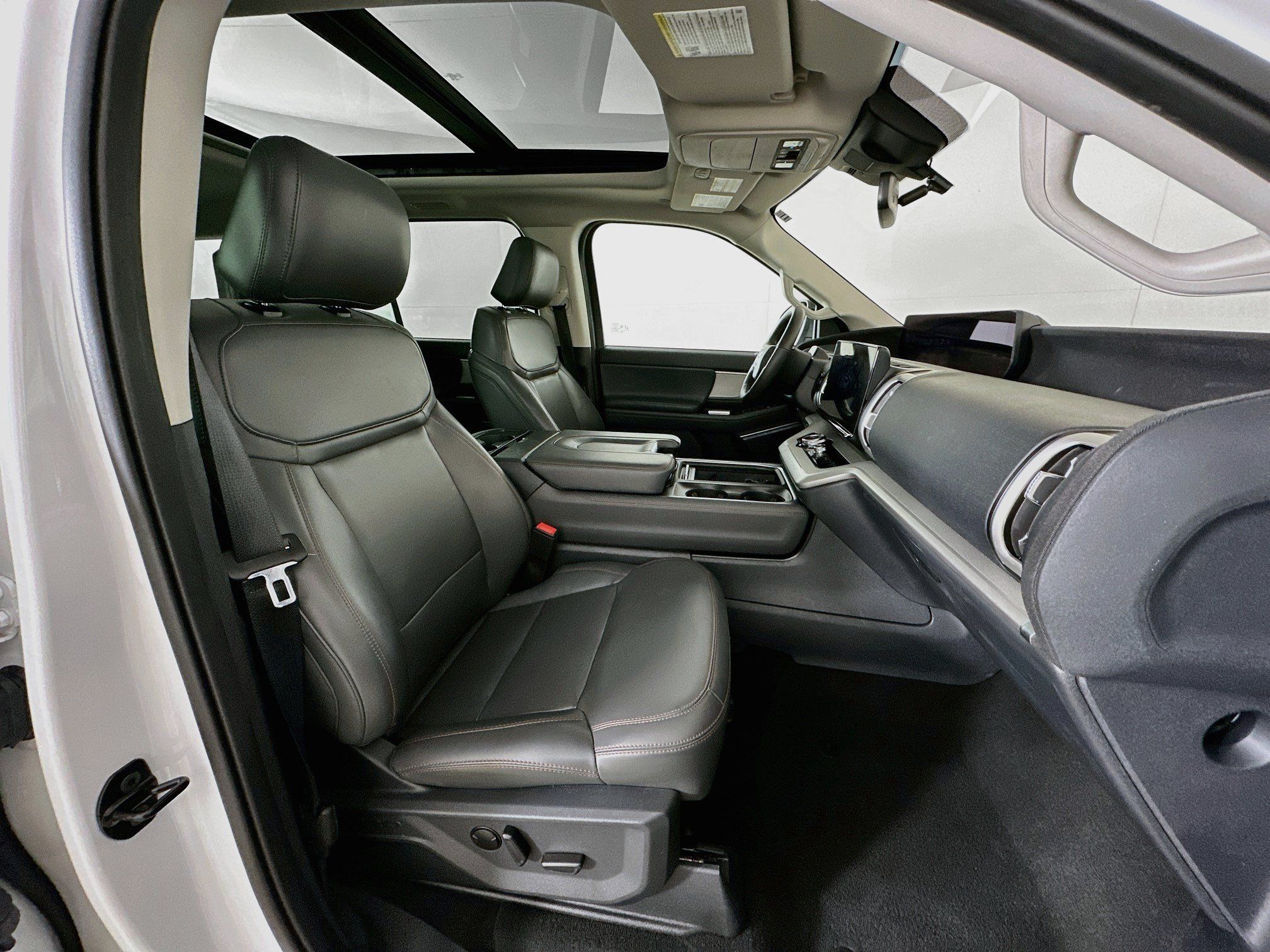 Used 2025 Ford Expedition Active AWD/4WD image 35