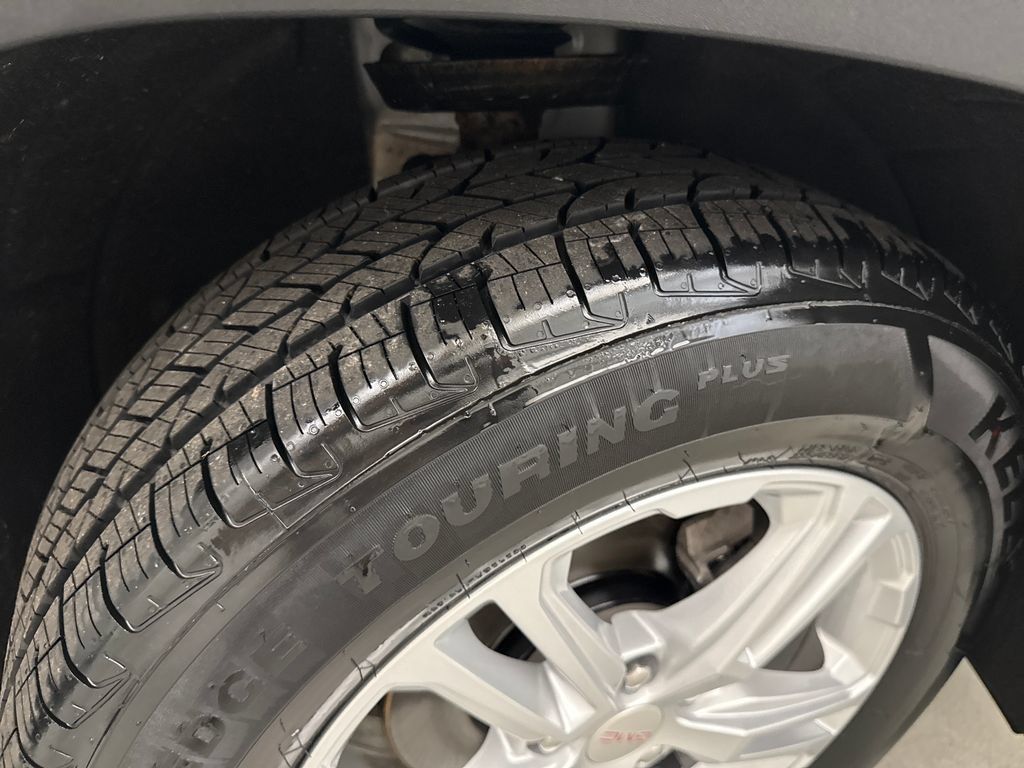 Certified 2024 GMC Terrain SLE AWD/4WD image 28