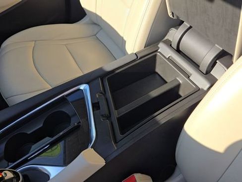 Used 2019 Buick Enclave Essence image 17