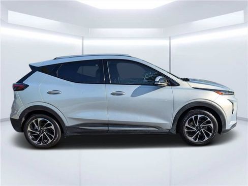 Used 2023 Chevrolet Bolt EUV Premier FWD image 2