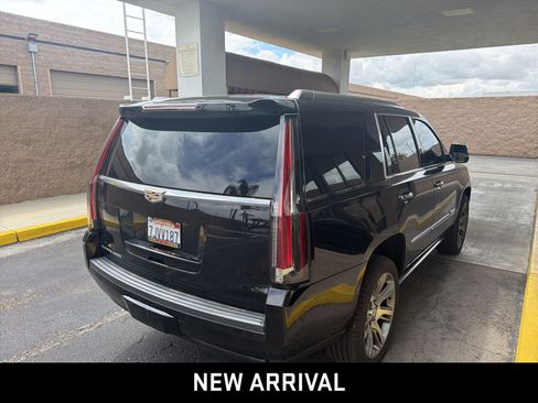 Used 2015 Cadillac Escalade Premium image 4