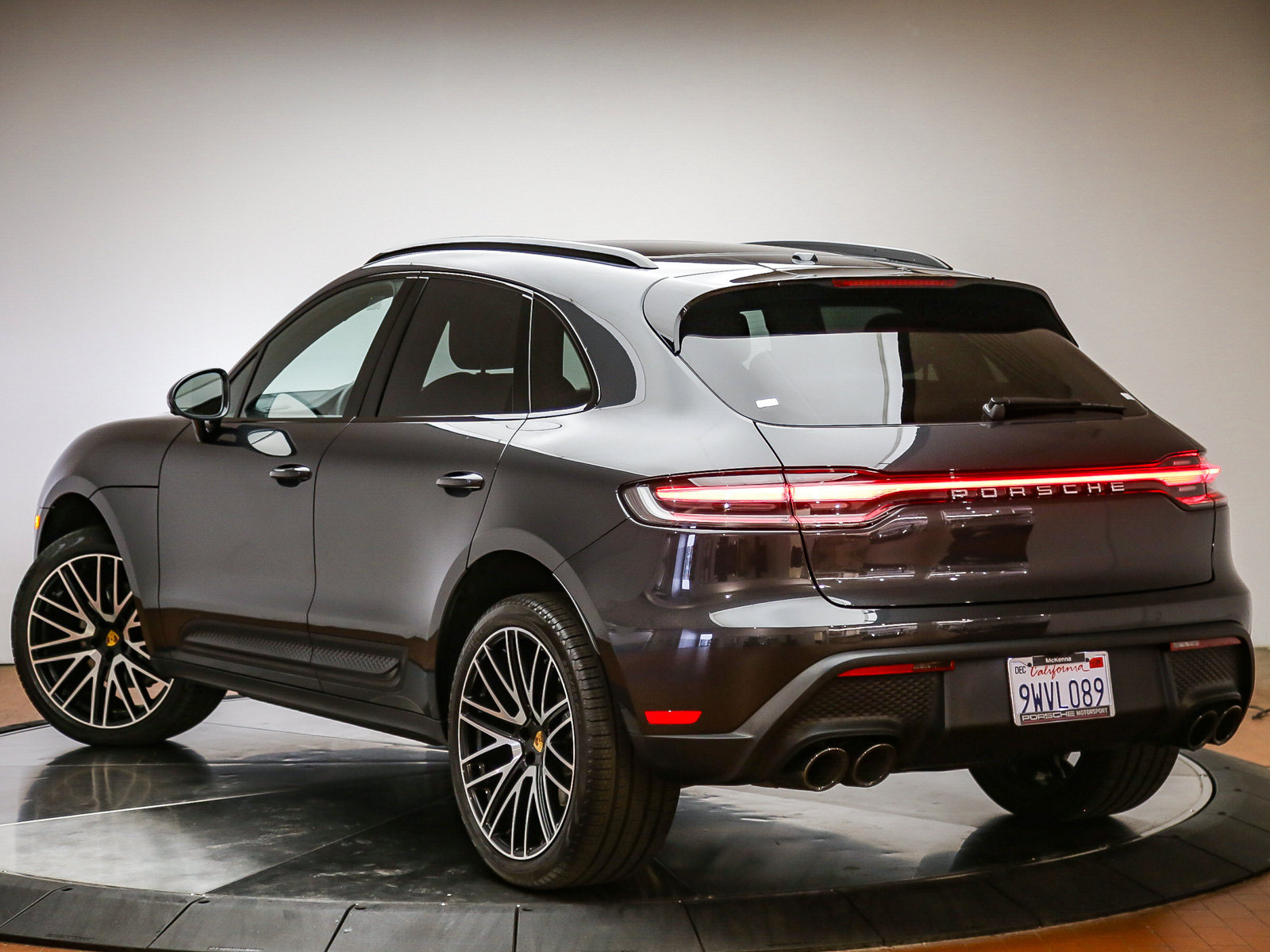 Certified 2026 Porsche Macan AWD/4WD image 3