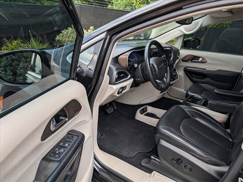 Used 2020 Chrysler Voyager Lxi FWD image 27