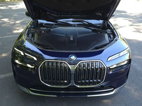 Used 2023 BMW i7 xDrive60 AWD/4WD image 69