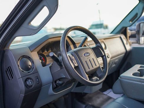 Used 2015 Ford F550 2WD Regular Cab Super Duty image 3