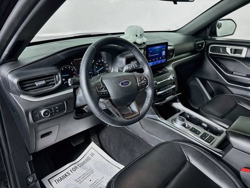 Used 2020 Ford Explorer XLT w/ Equipment Group 202A RWD image 9