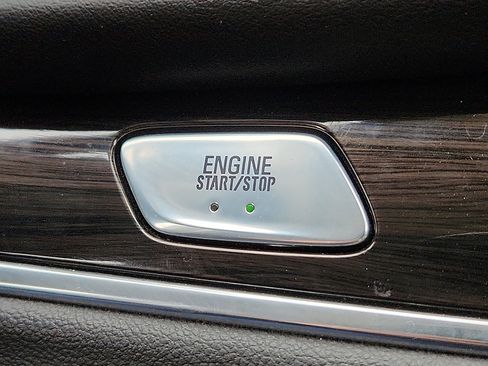 Used 2018 Buick Enclave Essence image 17