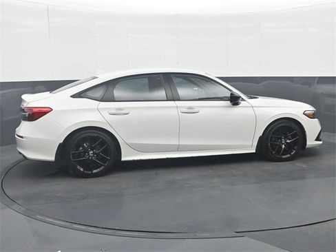 Used 2023 Honda Civic Sport image 8