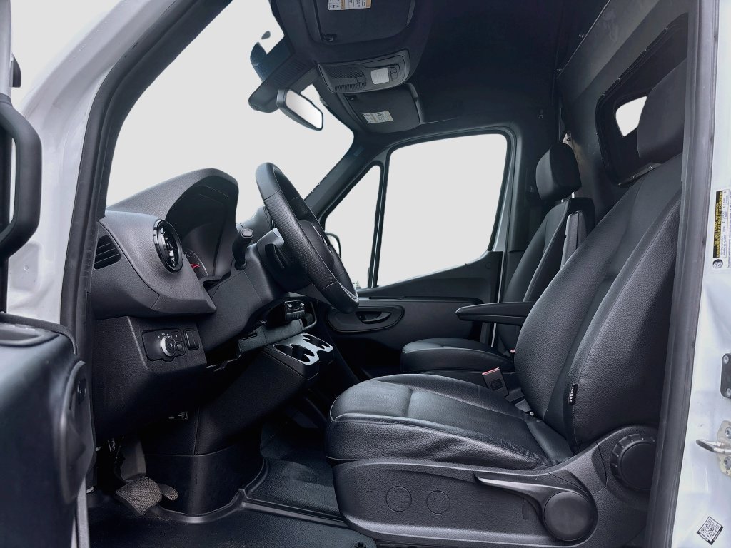 Used 2025 Mercedes-Benz Sprinter 2500 image 18