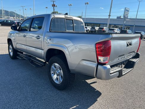 Used 2018 Toyota Tacoma SR w/ SR Convenience Package RWD image 7