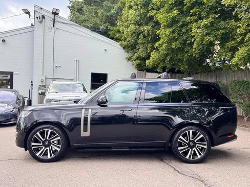 Used 2023 Land Rover Range Rover SE AWD/4WD image 3