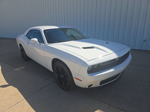 Used 2019 Dodge Challenger SXT RWD image 2