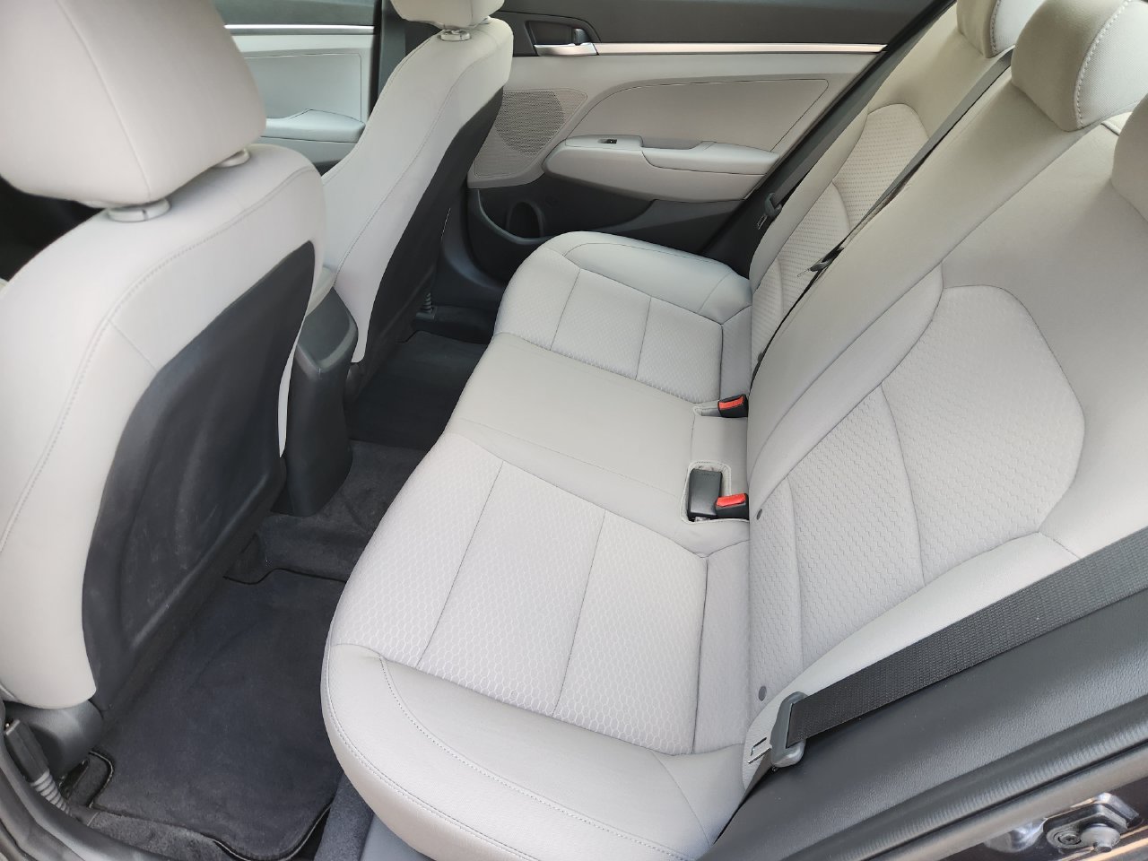Used 2020 Hyundai Elantra SE FWD image 26