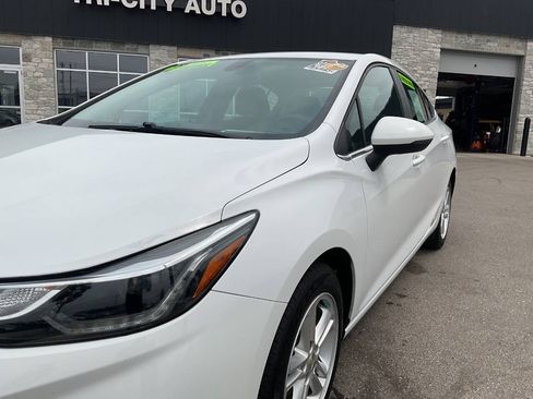 Used 2016 Chevrolet Cruze LT FWD image 2