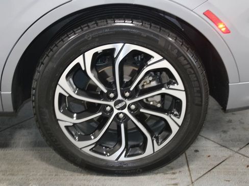 Used 2024 Lincoln Nautilus Reserve image 17