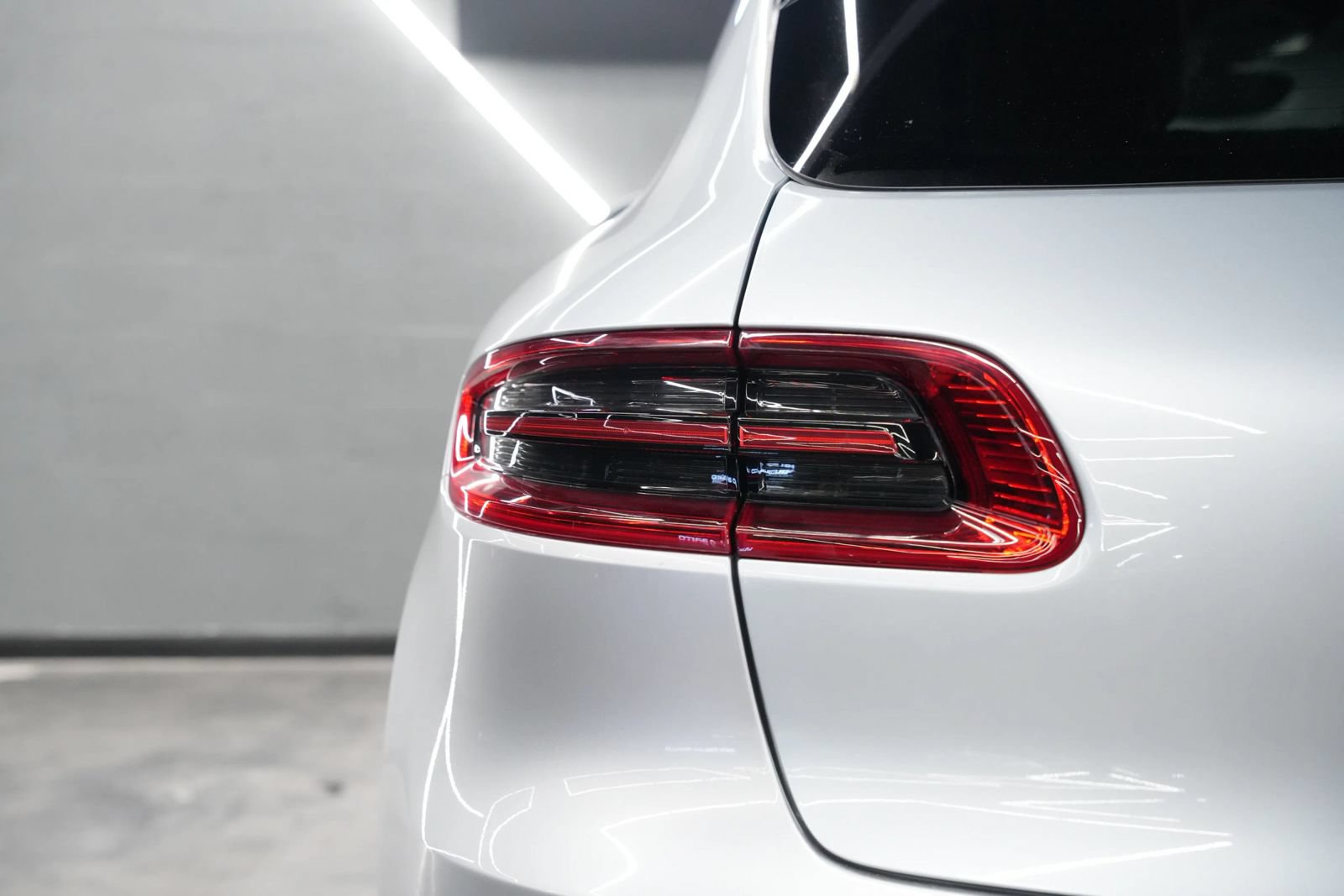 Used 2018 Porsche Macan Sport Edition AWD/4WD image 22