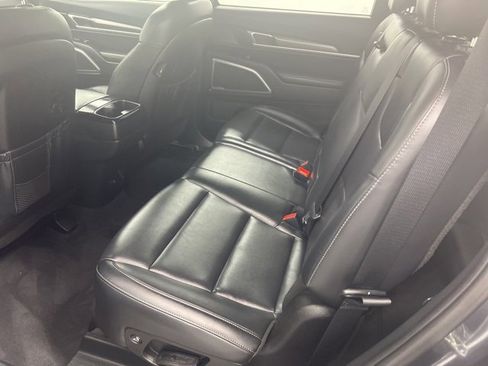 Used 2022 Kia Telluride LX image 11