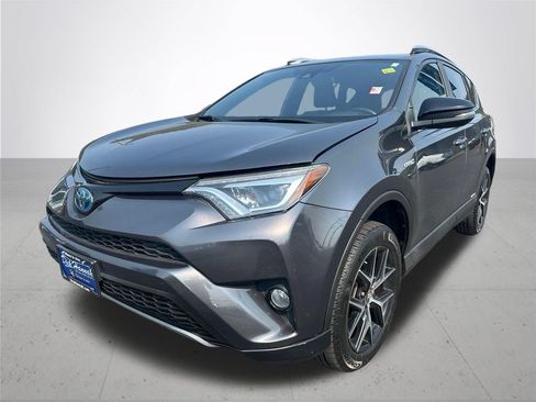 Used 2018 Toyota RAV4 SE AWD/4WD image 2