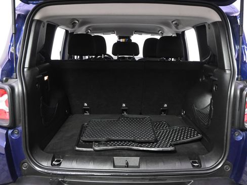 Used 2019 Jeep Renegade Latitude w/ Cold Weather Group AWD/4WD image 19