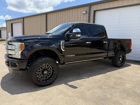 Used 2017 Ford F250 Platinum w/ Platinum Ultimate Package AWD/4WD image 4