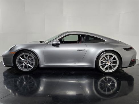 Used 2025 Porsche 911 Carrera image 3