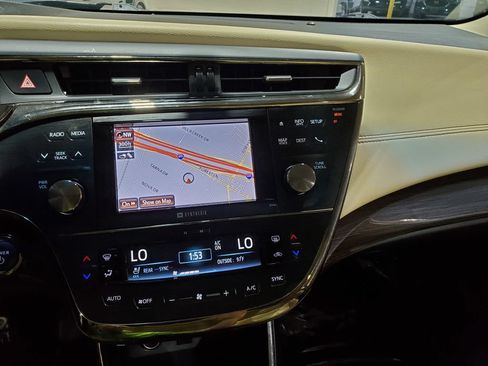 Used 2013 Toyota Avalon Limited w/ Technology Pkg FWD image 28